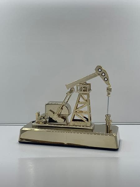 AFT MASA ÜSTÜ PLAKET PETROL POMPASI HAREKETLİ ALTIN KAPLAMA ABS 26x22x9cm 2 ADET KALEM PİLLE ÇALIŞIR MAKET  - AFT PLAKET100 kodlu oto yedek parça