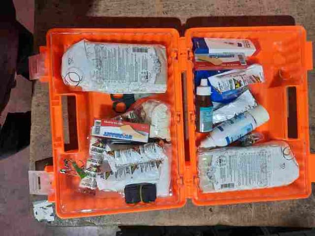 AUTOPARCT PLS. İŞYERİ İLKYARDIM SETİ ULTRA LUX DUVARA MONTE EDİLEBİLİR HIRDAVAT OEM: GZD111113 - AUTO TSIY072 kodlu oto yedek parça