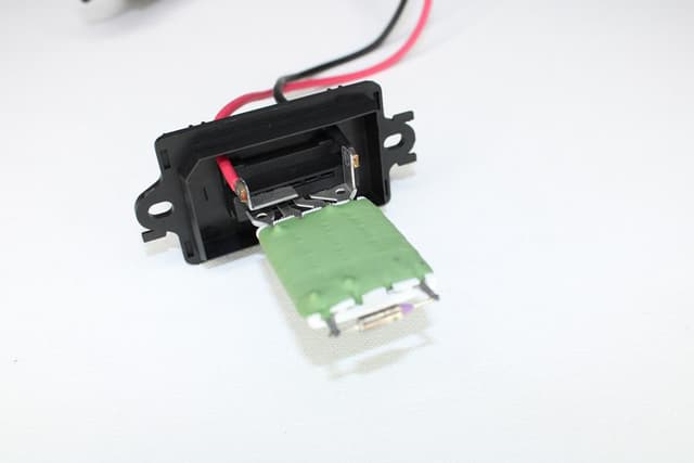 MOTORTEC ELEKTRONİK KONTROL ÜNİTESİ KALORİFER REZİSTANSI MEGANE II 02 7701207717 OEM: 7701207717 - MOTORTEC RNT0721 kodlu oto yedek parça