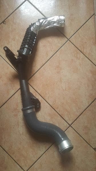 MY 144609034R TURBO BORUSU CLIO IV-DOKKER-LODGY-LOGAN II-SANDERO II-DUSTER 1.5 DCI 09 OEM: 144604018R-144609034R-144608294R - MY 144604018R kodlu oto yedek parça