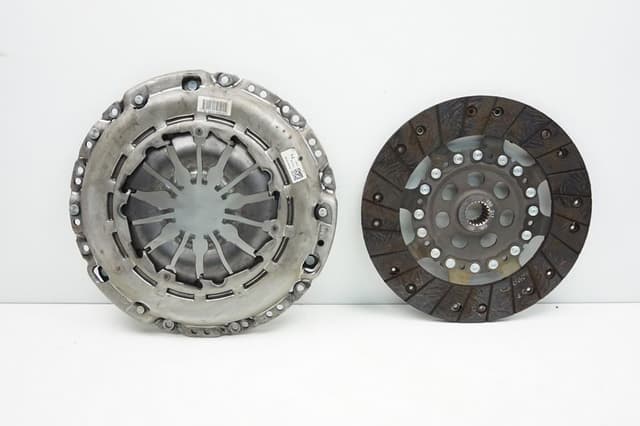 MY DEBRİYAJ SETİ BASKI DİSK KNG-CLIO III-MGN-FLUENCE-LGN III-MODUS-DUSTER-SCENIC -QASHQAI 1.5DCİK9K OEM: 302057505R-7701479062-C021000QAE - MY 302057505R kodlu oto yedek parça