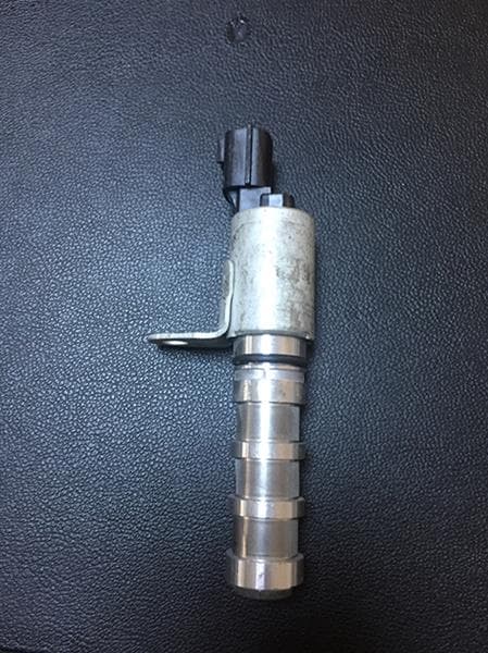 OEK EKSANTRİK MİLİ AYAR VALFİ CAPTUR I 13 CLIO IV 12 CLIO V 19 MEGANE IV 16 DOKKER 12 SANDERO II 12 LOGAN MCV II 15 0.9TCe 1.0SCe 1.2TCe QASHQAI J11 14 JUKE F15 14 21 1.2 HRA2DDT OEM: 237962295R-237964624R-237964892R - OEK 237962295R kodlu oto yedek parça