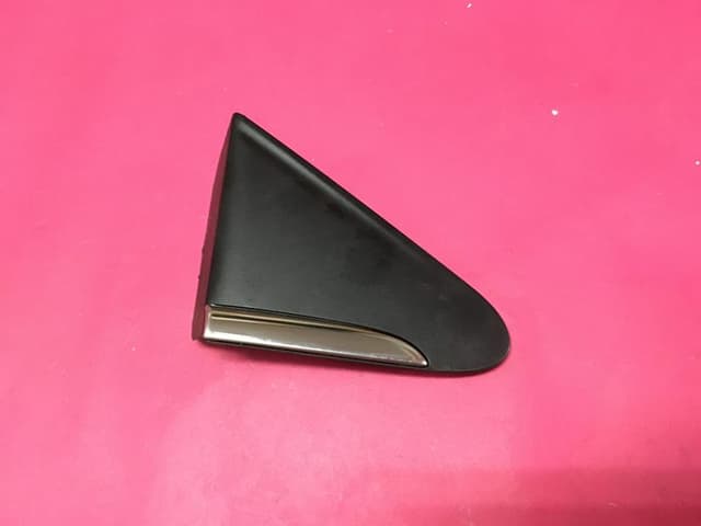 OEK AYNA BAKALİTİ ÖN ÇAMURLUK / AYNA ARASI BAKALİTİ NİKELAJLI SAĞ CLIO IV OEM: 638741447R-638742442R - OEK 638741447R kodlu oto yedek parça