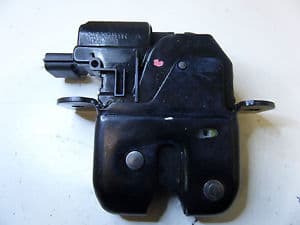 OEK BAGAJ KİLİDİ CLIO IV-MGN II 846307169R-846300003R-905039428R OEM: 846307169R-846300003R-905039428R - OEK 846307169R kodlu oto yedek parça