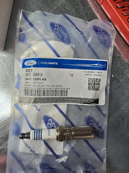 OEK ATESLEME BUJISI FOCUS IV 18 1.5 DRAGON GN1G12405AA- 2164224 OEM: GN1G12405AA- 2164224 - OEK GN1G12405AA kodlu oto yedek parça