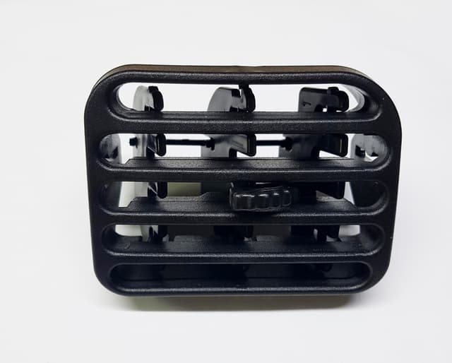 OKSA HAVALANDIRMA IZGARASI SİYAH SAĞ CLIO 2 2004-2009 OEM: 7702258280 - OKSA 824 kodlu oto yedek parça