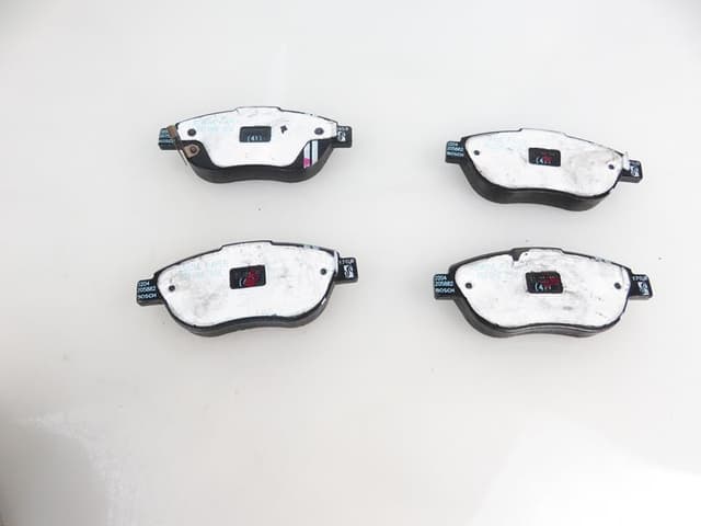 VALEO ÖN BALATA CORSA D BÜYÜK TİP 1.3 CDTI 07/06 > FIAT 500L 12> 0.9T 1.4 1.3D MTJ 1.6D MTJ OEM: 93189816-77366534-77366481 - VALEO 9002097 kodlu oto yedek parça