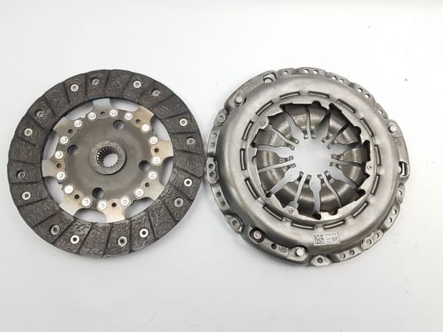 MY 302055884R DEBRIYAJ SETI RULMANSIZ CAPTUR II 20 MEGANE IV 15 LODGY 12 DUSTER II 17 1.5 BLUE DCI EURO 6 CLIO V 19 1.3 TCE 302051190R OEM: 302051190R - MY 302051190R kodlu oto yedek parça