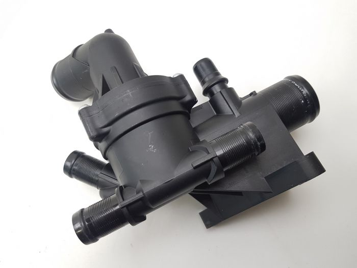 AUTODAK TERMOSTAT 85 C MEAGEN III-IV-FLUENCE-KADJAR-SCENIC III-QASHQAI-XTRAIL 1.6DCİ R9M MOTOR 110618527R 110618527R OEM: 110618527R - AUTODAK DAK3456 kodlu oto yedek parça görseli