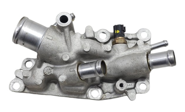 AUTODAK TERMOSTAT SU POMPASI DAĞITIM KUTUSU MEGANE IV BORULU 1.6 BENZİNLİ H4M 110604754R OEM: 110604754R - AUTODAK DAK3651 kodlu oto yedek parça görseli