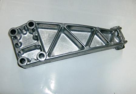 BIRLIK MESNET TAKOZU MOTOR KULAĞI TMPR SX MOTOR 7590377 OEM: 7590377 - BIRLIK 0114 kodlu oto yedek parça görseli