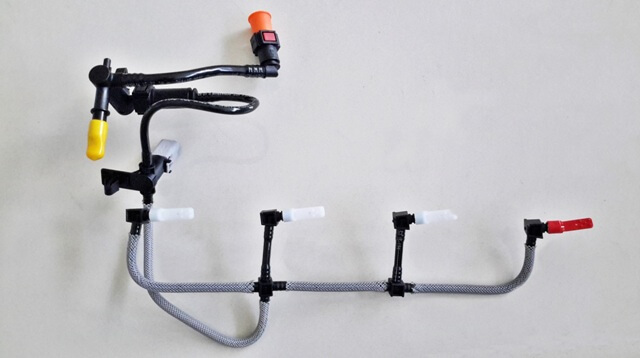 CM ENJEKTOR GERI DONUS HORTUMU C-MAX 08 15 FOCUS II 08 15 MONDEO IV 07 15 1.8D CONNECT 07 15 1.8 TDCI OEM: 4M5Q9K022AG-1521487-4M5Q9K022AF - CM 135036 kodlu oto yedek parça görseli