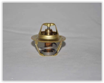 ELBA TERMOSTAT 89 C MEGANE I-II-R19-CLIO II-KANGOO-LAGUNA I-II 1.4 -1.6-1.8- 1.9 D- 2.0 7700872554-8200772985-6001543366 OEM: 7700872554-8200772985-6001543366 - ELBA 860001 kodlu oto yedek parça görseli