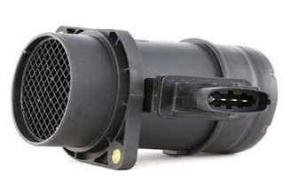 HELLUX HAVA KÜTLE ÖLÇER DEBİMETRE FIAT DOBLO 05 GRANDE PUNTO 05 10 LİNEA 07 BRAVO II 07 14 ALFA ROMEO MITO 09 147 05 10 1.3JTD 1.9JTD OEM: 55183650 - HELLUX HLS.8495 kodlu oto yedek parça görseli