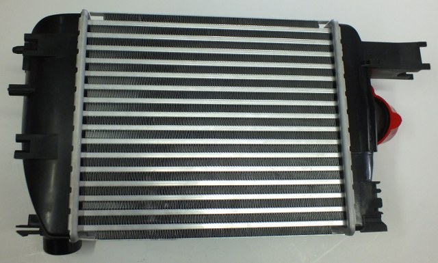 MY TURBO RADYATÖRÜ INTERCOOLER CLIO IV 12 CAPTUR 13 LOGAN II 12 SANDERO II 12 SYMBOL III 13 0.9TCe 1.2TCe 1.5dCi OEM: 144966051R-144965154R-14461B680C - MY 144965154R kodlu oto yedek parça görseli