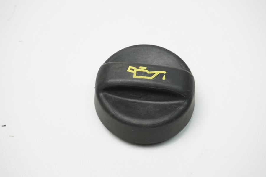 OEK MOTOR YAĞ DOLUM KAPAĞI P308 P3008 PARTNER TEPE P207 P508 P5008 EXPERT III JUMPY III SCUDO III C3 III DS3 DS5 C5 III C4 PICASSO DV6C P301 C ELYSSE FOCUS III 11 17 COURIER 14 1.6 TDCI DV6DTED OEM: 9675477380-1180.S5-AV6Q6766BA - OEK 1180.S5 kodlu oto yedek parça görseli