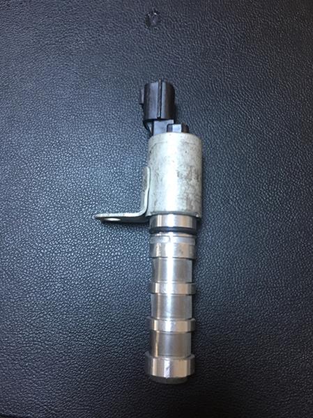 OEK EKSANTRİK MİLİ AYAR VALFİ CAPTUR I 13 CLIO IV 12 CLIO V 19 MEGANE IV 16 DOKKER 12 SANDERO II 12 LOGAN MCV II 15 0.9TCe 1.0SCe 1.2TCe QASHQAI J11 14 JUKE F15 14 21 1.2 HRA2DDT OEM: 237962295R-237964624R-237964892R - OEK 237962295R kodlu oto yedek parça görseli