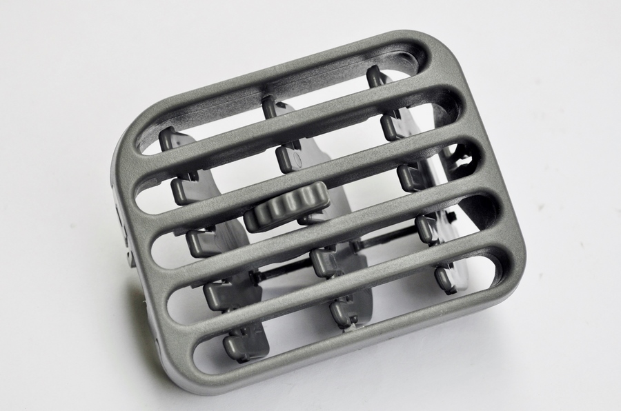 OKSA HAVALANDIRMA IZGARASI GRİ SOL CLIO 2 2004-2009 7702258375 OEM: 7702258375 - OKSA 821 kodlu oto yedek parça görseli