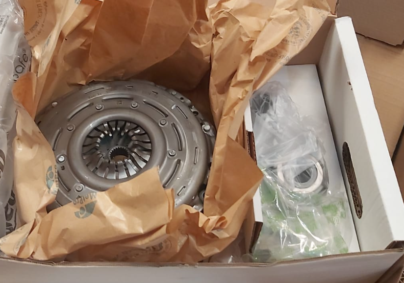 OPAR DMF VOLANT SETI DEBRIYAJ SETI BILYA VOLAN CIFT KUTLE FOCUS C MAX CAP 04 08 FOCUS II CB4 04 11 1. MAZDAIII 03 09 S40 S40 II 06 12 V50 04 OYNAR GÖBEK OEM: 9M517C625AA-3M516477CH-9M517540AA - OP 588341 kodlu oto yedek parça görseli