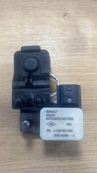 SOMAG AKÜ GERİLİM KAPTÖRÜ CLIO V İÇİ ORİJİNAL OEM: 250820499R - SOMAG 250820499R-I kodlu oto yedek parça görseli