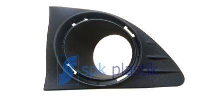 SPK SİS FAR ÇERÇEVESİ KAPAĞI SİSLİ SOL CLIO IV SYMBOL-JOY-LOGAN-SANDERO 13 261528359R OEM: 261528359R - SPK 6036-L kodlu oto yedek parça görseli